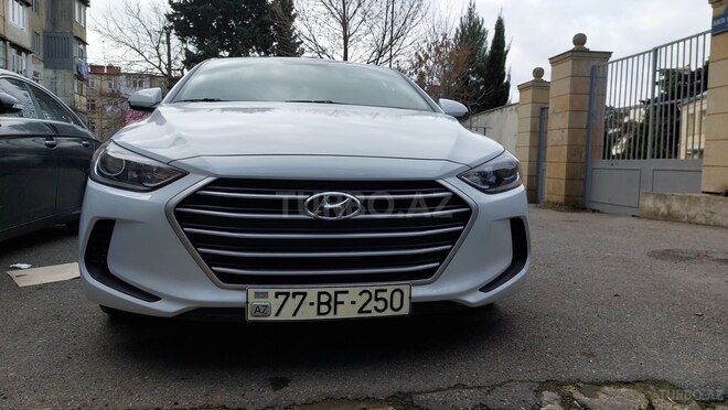 Hyundai Elantra-1