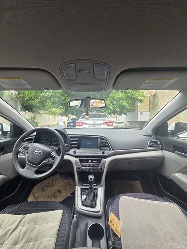 Hyundai Elantra-4