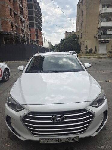 Hyundai Elantra-9