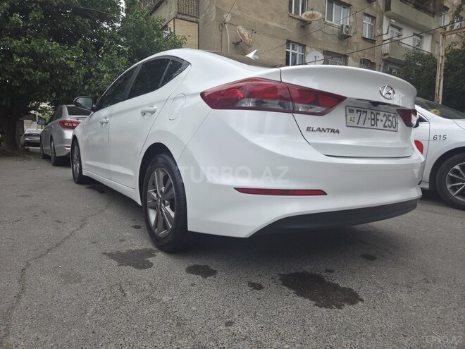 Hyundai Elantra-8