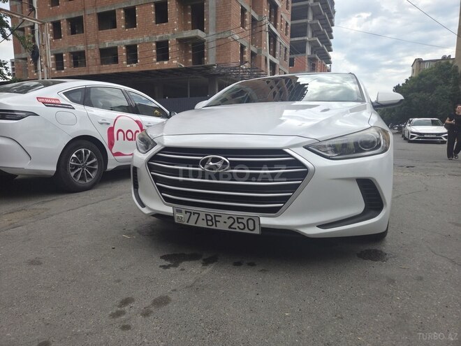 Hyundai Elantra-2