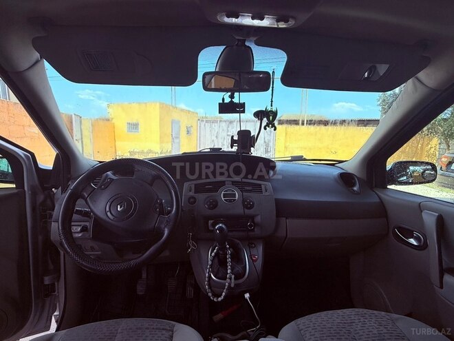 Renault Megane Scenic-9