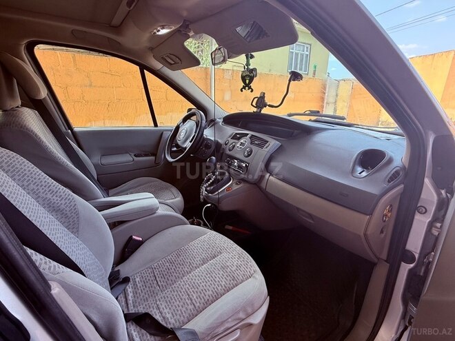 Renault Megane Scenic-8