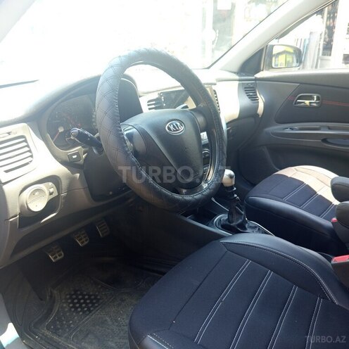 Kia Rio-15