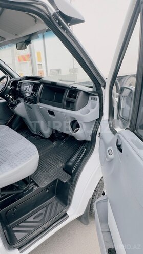 Ford Transit-10