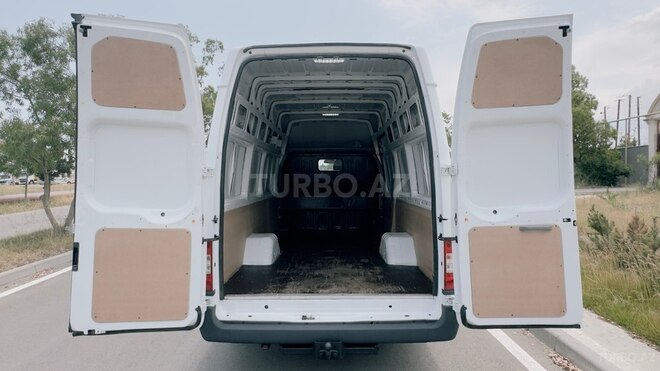 Ford Transit-13