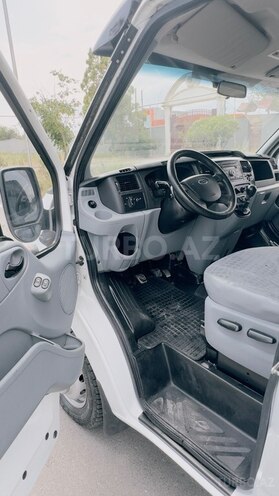 Ford Transit-9