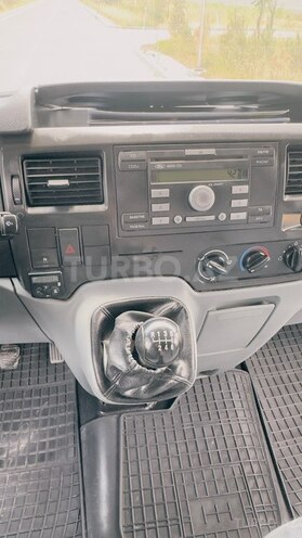 Ford Transit-11