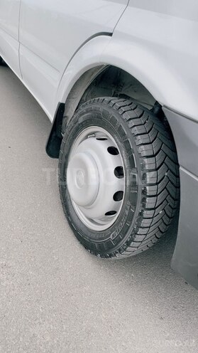Ford Transit-16