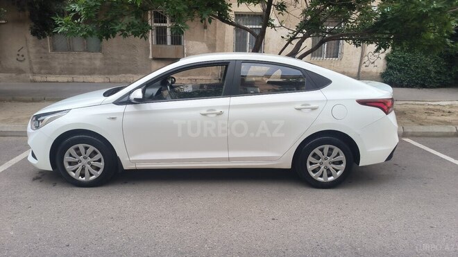 Hyundai Accent-4