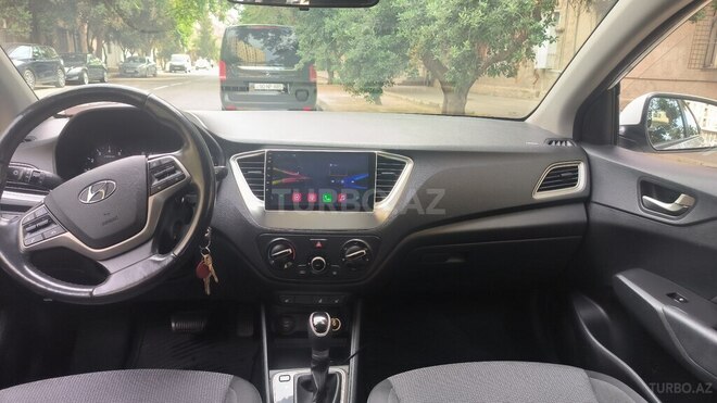 Hyundai Accent-5