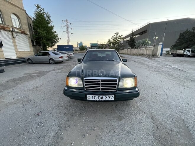 Mercedes 220 E-1