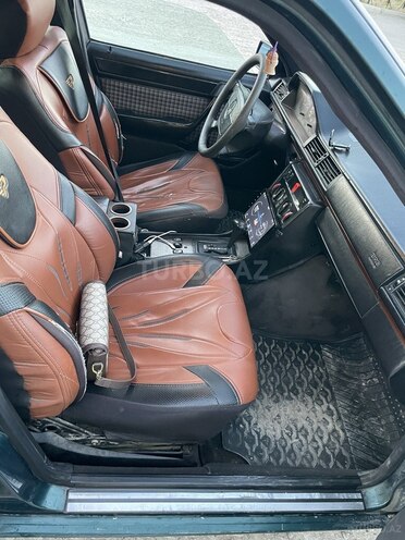 Mercedes 220 E-12