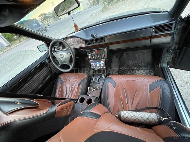 Mercedes 220 E-11