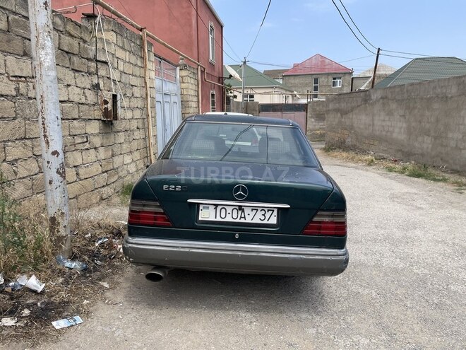 Mercedes 220 E-2