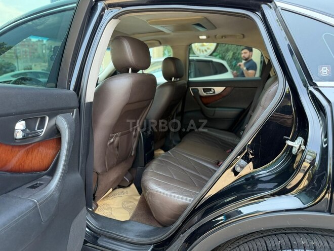 Infiniti FX35-7