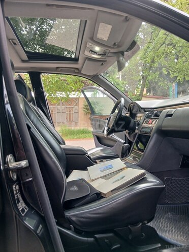 Mercedes E 240-16