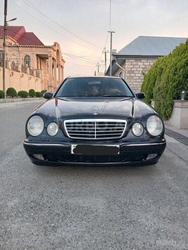 Mercedes E 240-1