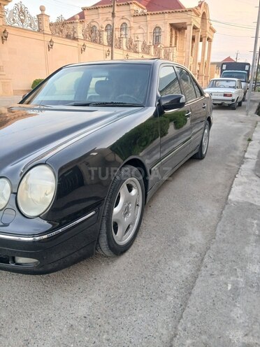 Mercedes E 240-5
