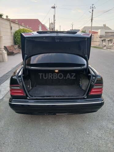Mercedes E 240-8