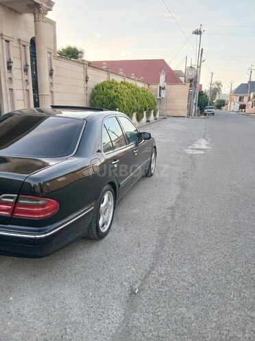 Mercedes E 240-10