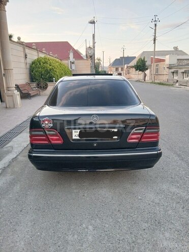 Mercedes E 240-11