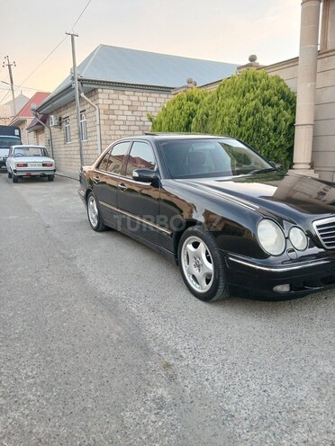 Mercedes E 240-13