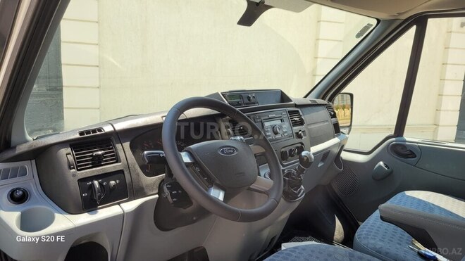 Ford Transit-7