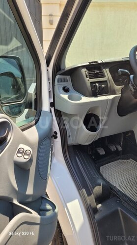 Ford Transit-8