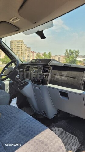 Ford Transit-9