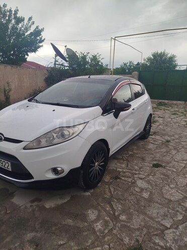 Ford Fiesta-1