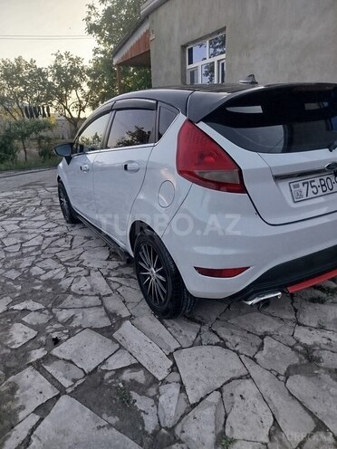 Ford Fiesta-11