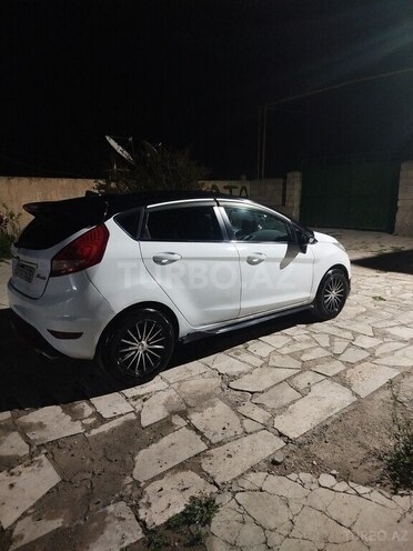Ford Fiesta-10