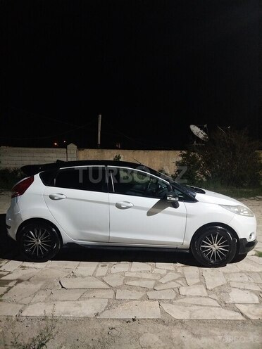 Ford Fiesta-12