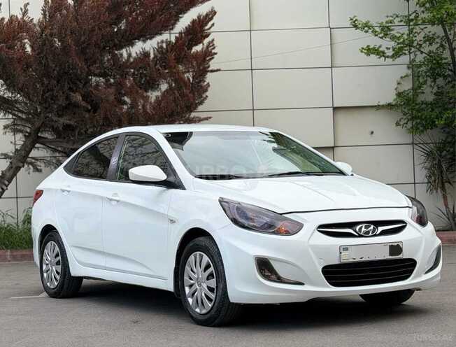 Hyundai Accent-4