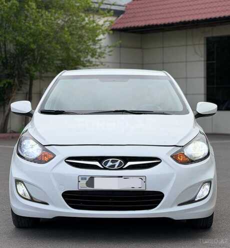 Hyundai Accent-11