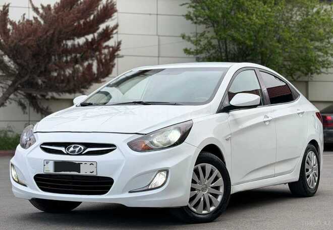 Hyundai Accent-12