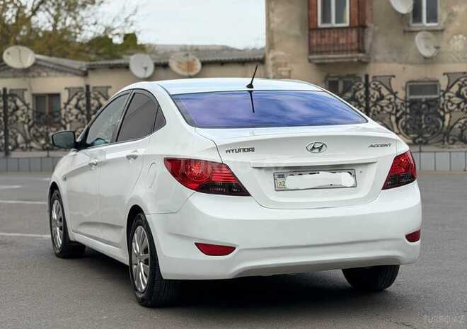 Hyundai Accent-10