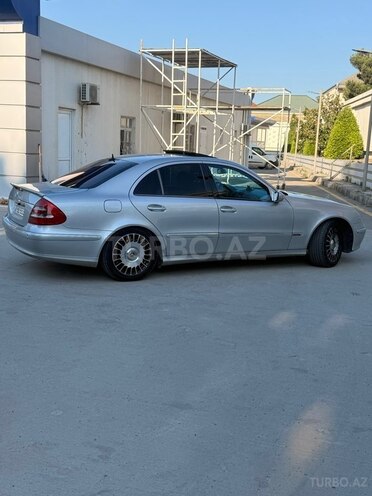 Mercedes E 240-4