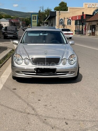 Mercedes E 240-1