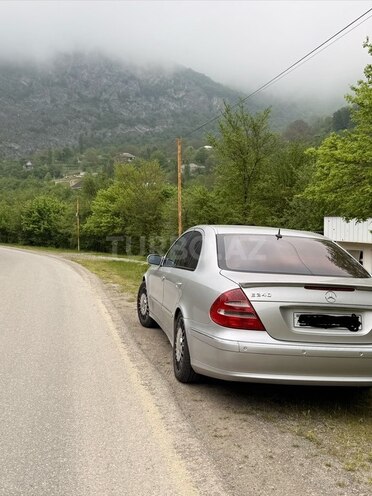 Mercedes E 240-5