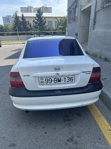 Opel Vectra-3