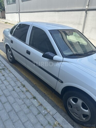 Opel Vectra-4
