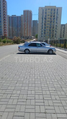 Mercedes E 220-2
