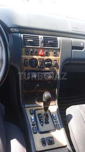 Mercedes E 220-3