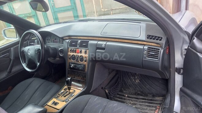 Mercedes E 220-5