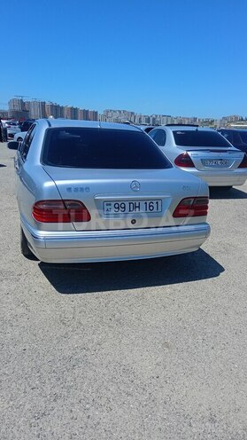 Mercedes E 220-10