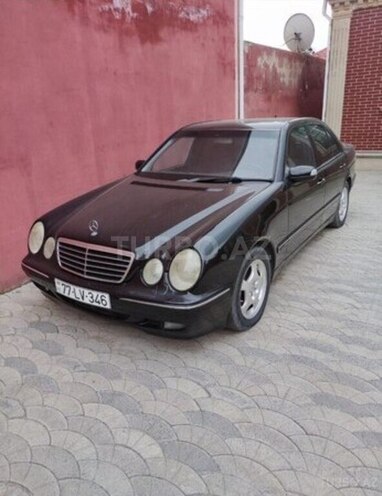 Mercedes E 240-1