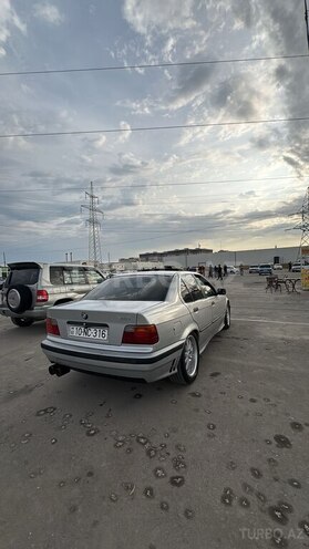 BMW 325-2