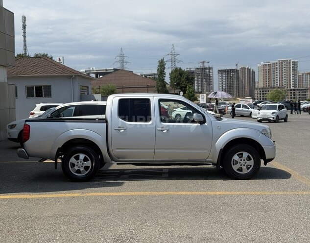 Nissan Navara-5